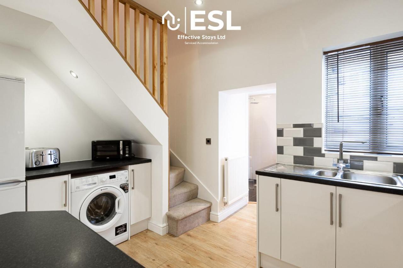 2 Bedroom Terrace Cottage, Parking, 5 Minutes Drive To Royal Shrewsbury Hospital Exterior foto